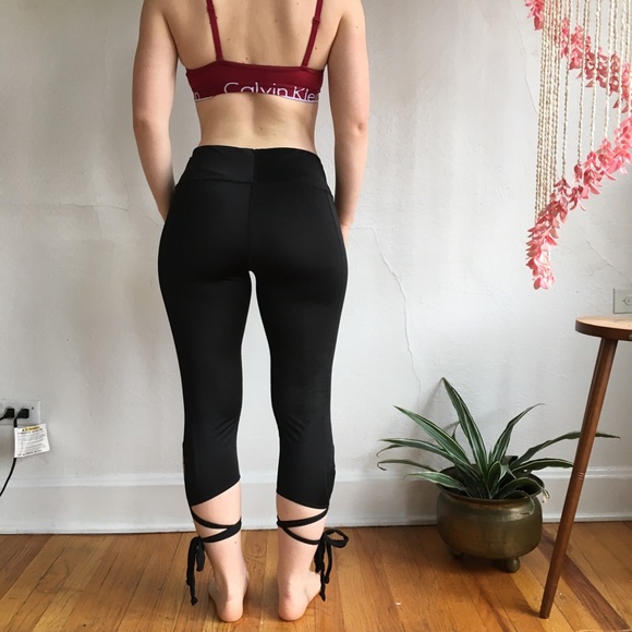 SOLD*****Yoga Pants******SOLD - Picture 4 of 7